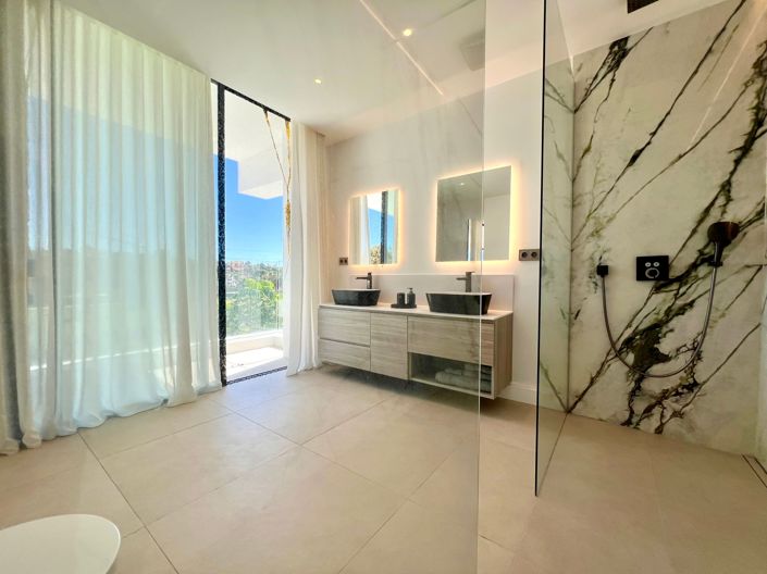 Image No.28-4 Bed Villa for sale