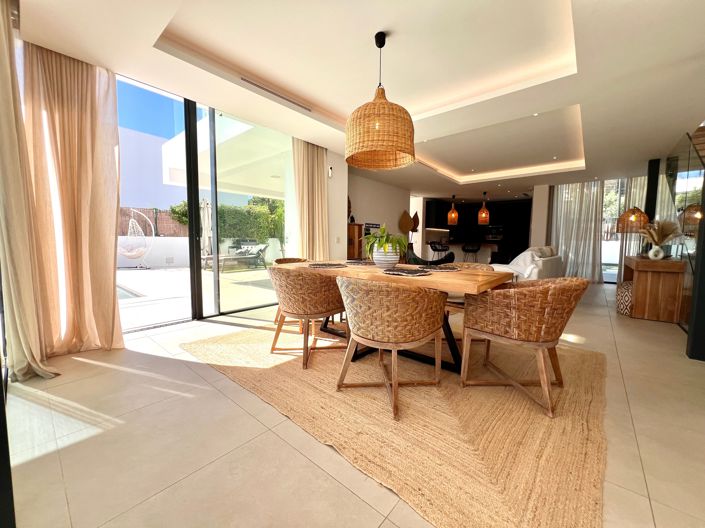 Image No.6-4 Bed Villa for sale