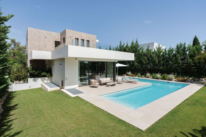 Image No.3-4 Bed Villa for sale