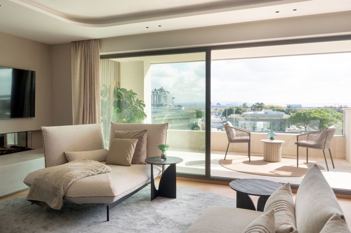 Image No.1-4 Bed Apartment for sale