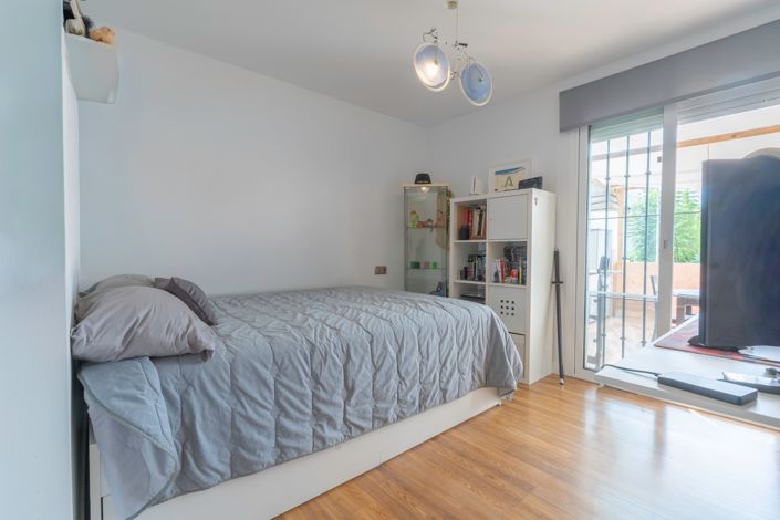 Image No.18-2 Bed Townhouse for sale