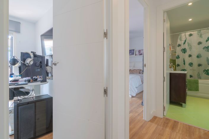 Image No.9-2 Bed Townhouse for sale