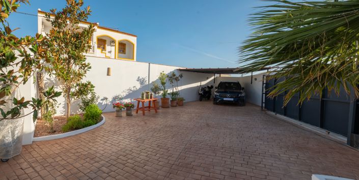 Image No.10-3 Bed House for sale