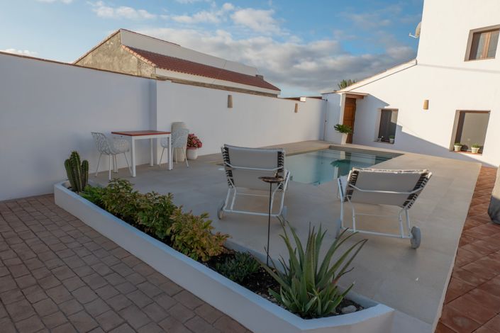 Image No.11-3 Bed House for sale