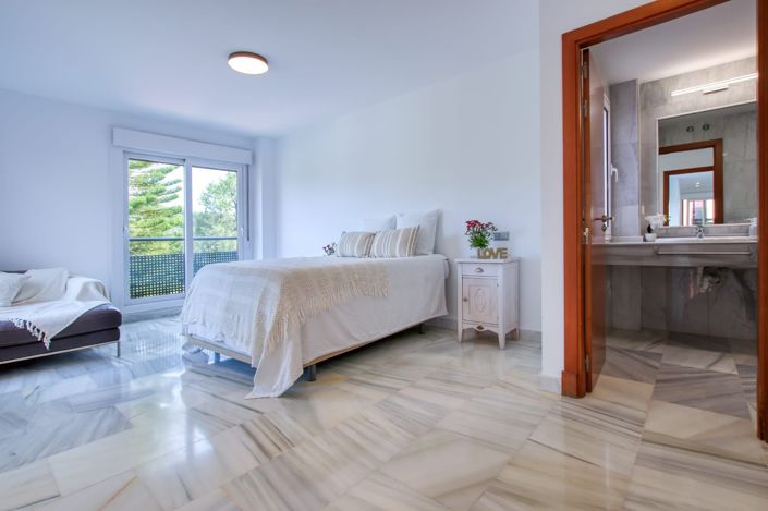 Image No.11-Villa for sale