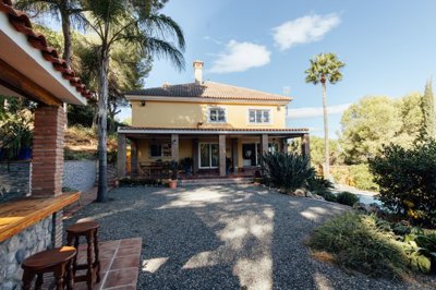 5 Bed Villa for sale