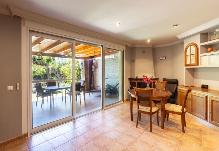 Image No.1-3 Bed Townhouse for sale