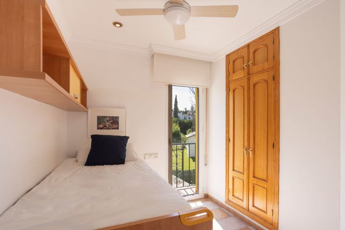 Image No.18-3 Bed Townhouse for sale