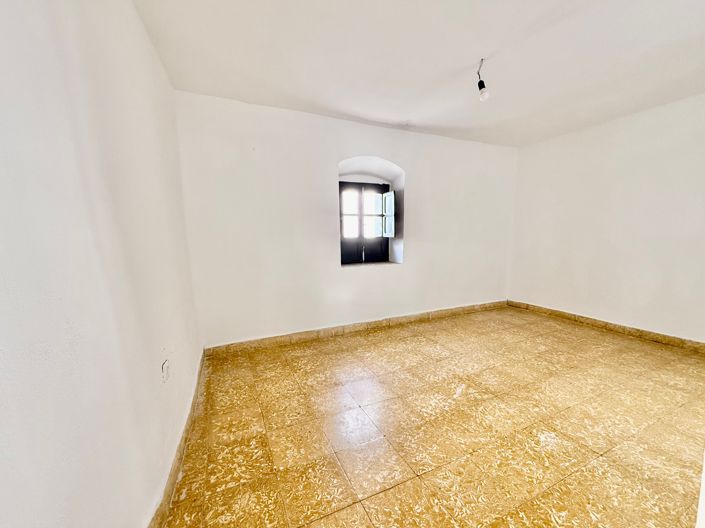 Image No.13-4 Bed Property for sale