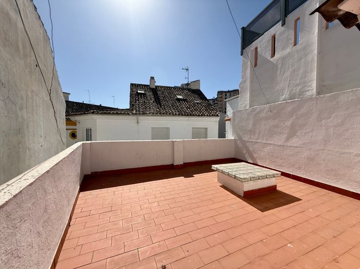 Image No.17-4 Bed Property for sale