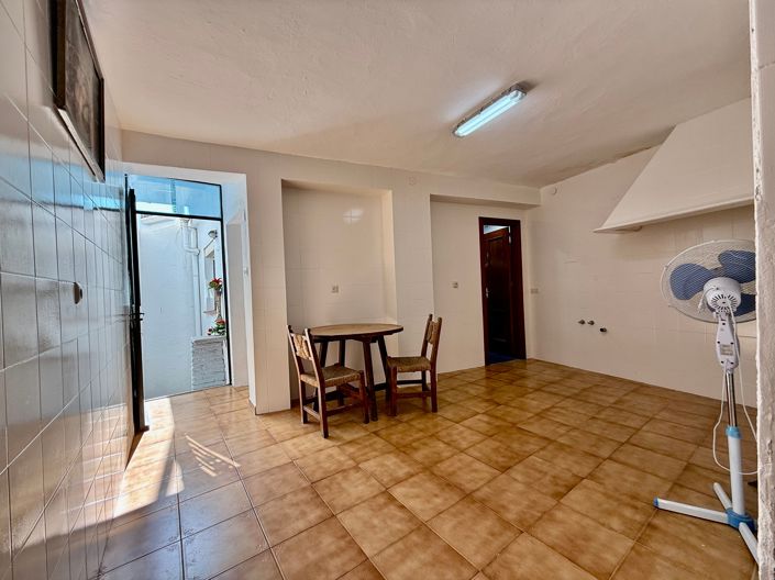 Image No.5-4 Bed Property for sale