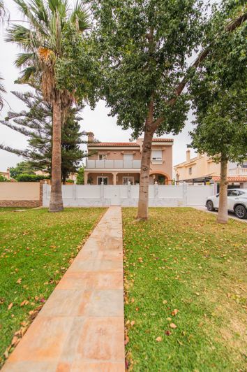 Image No.18-7 Bed Villa for sale