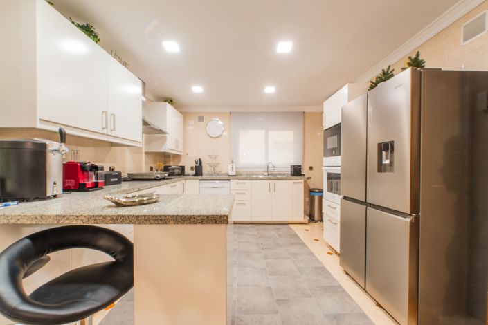 Image No.9-7 Bed Villa for sale