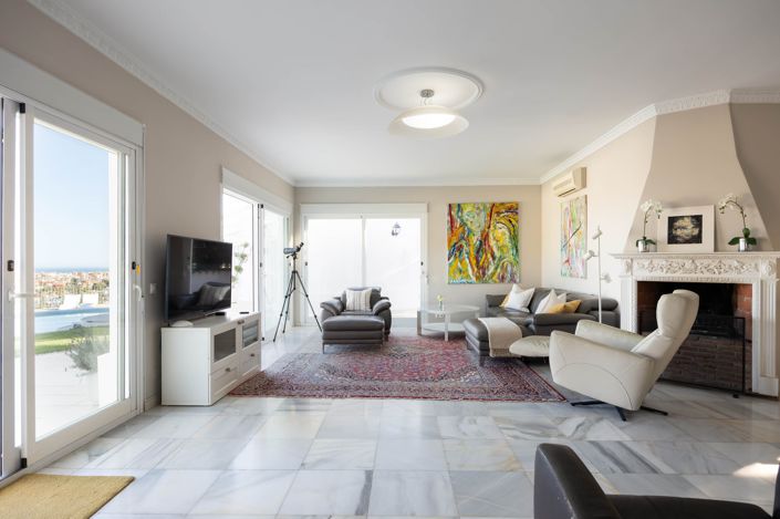 Image No.10-4 Bed House for sale