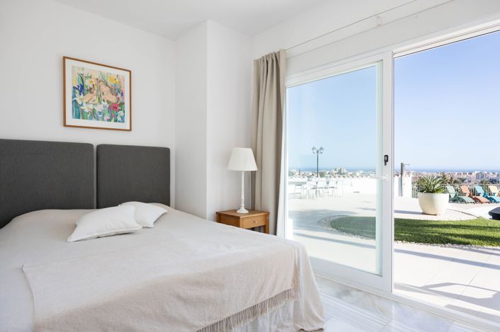 Image No.24-4 Bed House for sale