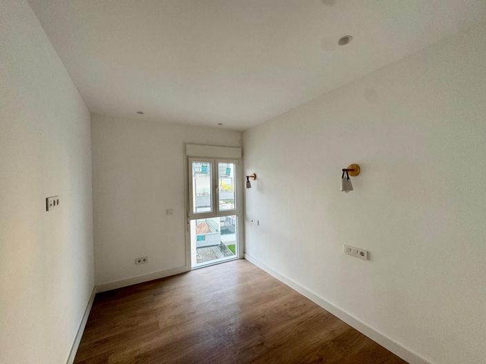 Image No.11-3 Bed House for sale