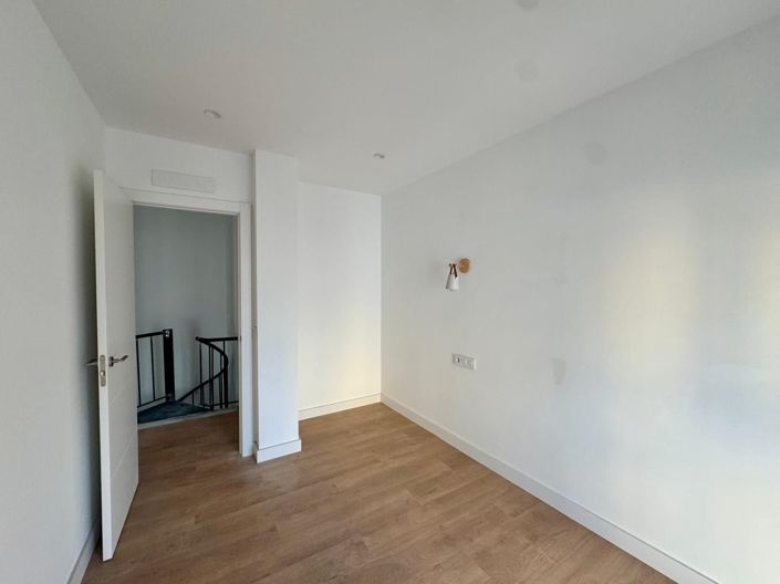 Image No.5-3 Bed House for sale