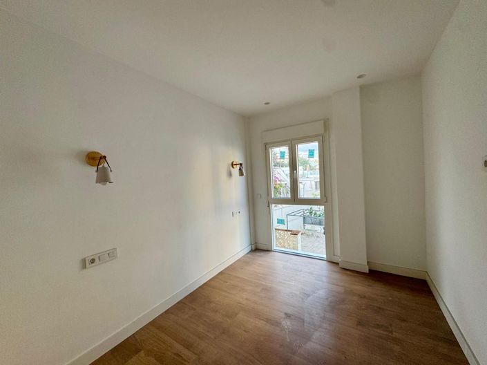 Image No.6-3 Bed House for sale