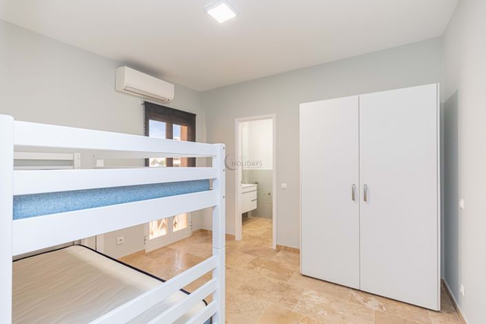 Image No.12-4 Bed Apartment for sale