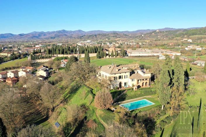 Image No.11-10 Bed Mansion for sale