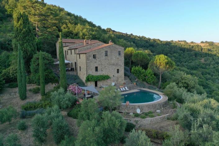 Image No.4-7 Bed Chateaux for sale