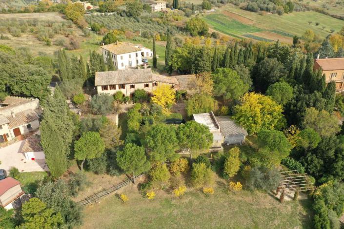 Image No.2-6 Bed Farmhouse for sale