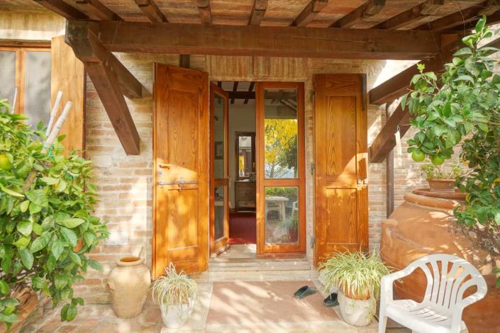 Image No.19-6 Bed Farmhouse for sale