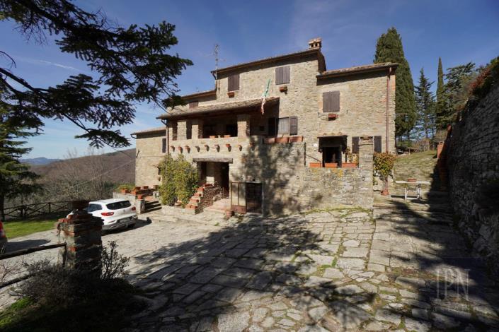 Image No.8-7 Bed Farmhouse for sale