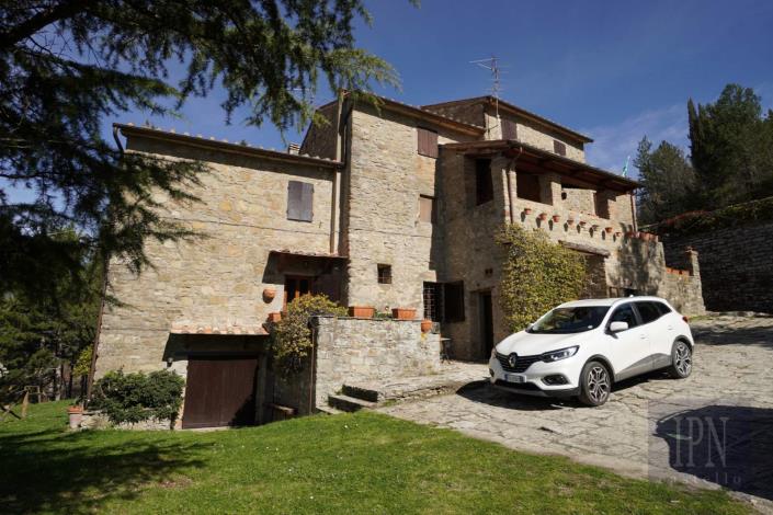 Image No.9-7 Bed Farmhouse for sale