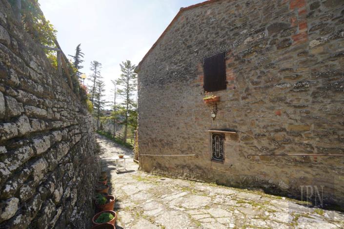 Image No.15-7 Bed Farmhouse for sale