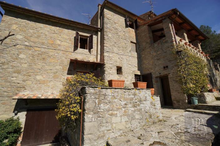 Image No.19-7 Bed Farmhouse for sale