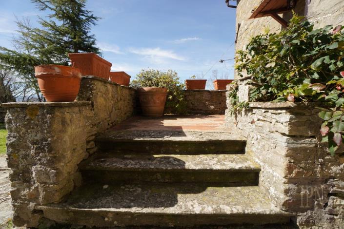 Image No.20-7 Bed Farmhouse for sale