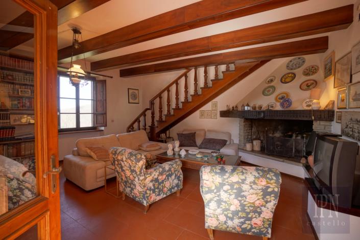 Image No.21-7 Bed Farmhouse for sale