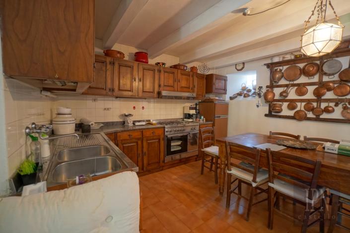 Image No.27-7 Bed Farmhouse for sale