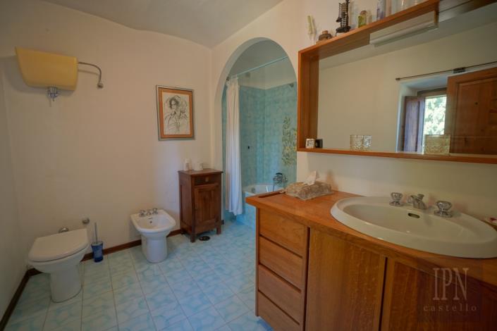 Image No.30-7 Bed Farmhouse for sale