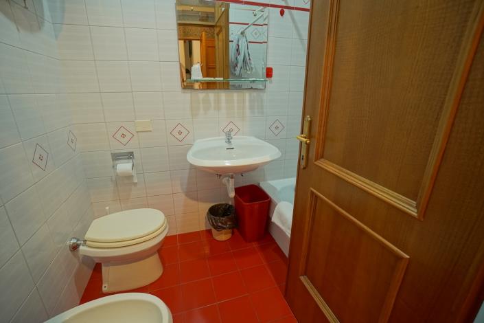 Image No.17-24 Bed Hotel for sale