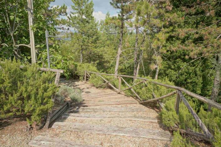 Image No.7-5 Bed Country Property for sale