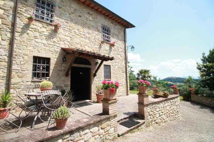 Image No.18-4 Bed Farmhouse for sale