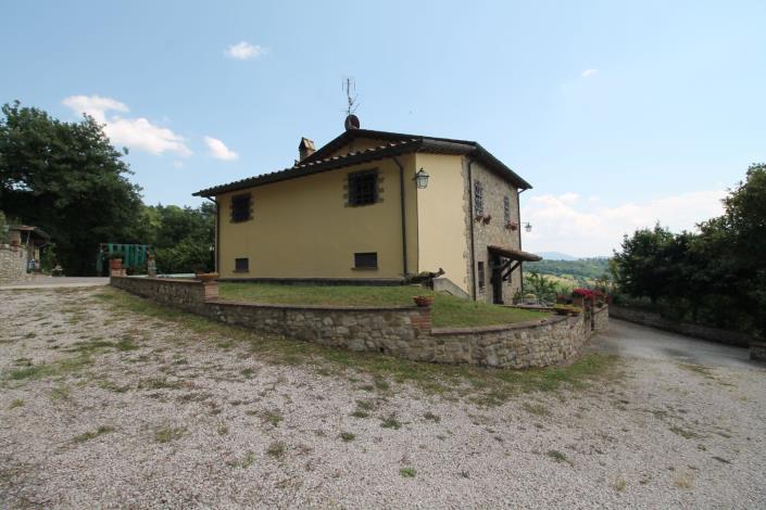 Image No.20-4 Bed Farmhouse for sale