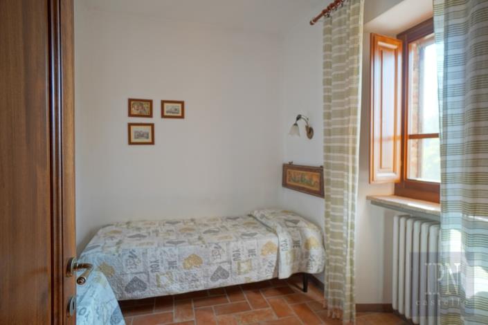 Image No.14-7 Bed Country House for sale