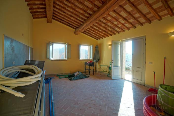 Image No.45-5 Bed Farmhouse for sale