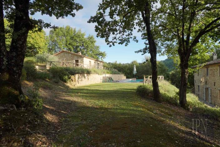 Image No.19-5 Bed Farmhouse for sale