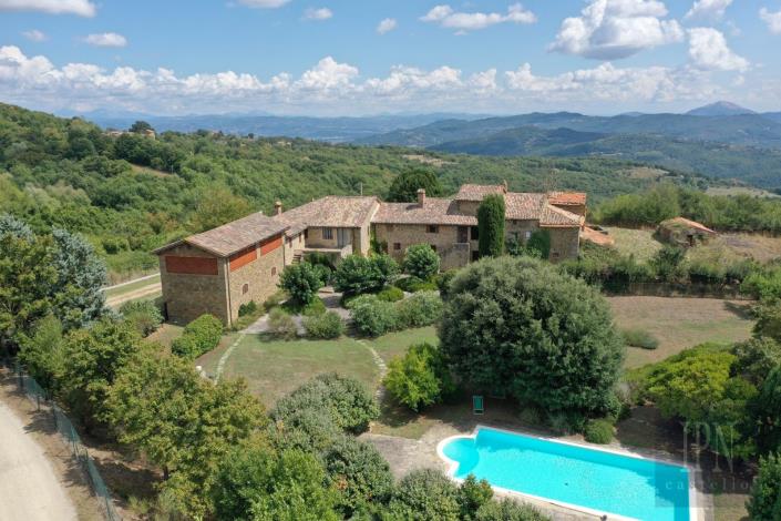 Image No.1-8 Bed Farmhouse for sale