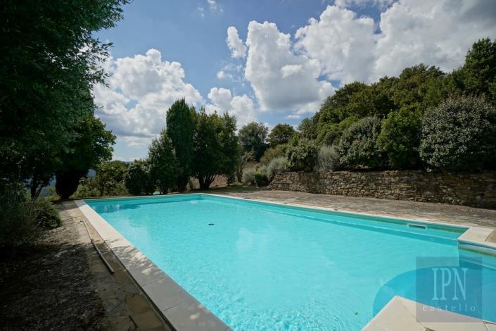 Image No.16-8 Bed Farmhouse for sale