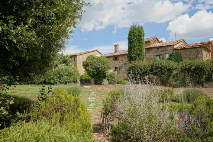 Image No.24-8 Bed Farmhouse for sale