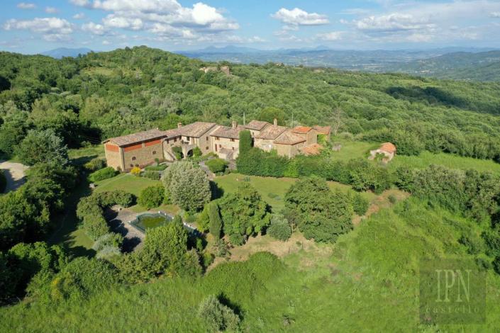 Image No.10-8 Bed Farmhouse for sale