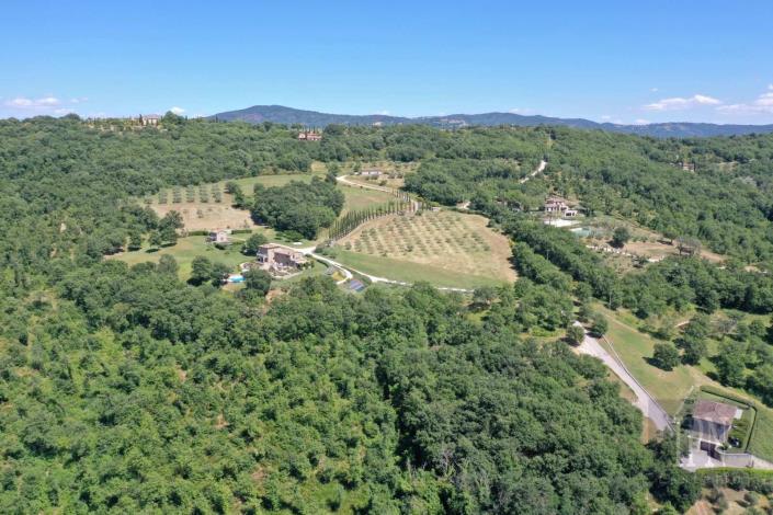 Image No.19-8 Bed Village House for sale