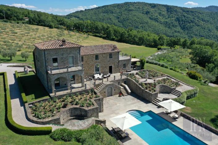 Image No.2-8 Bed Village House for sale