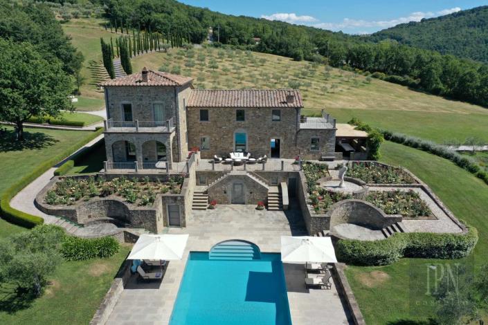 Image No.3-8 Bed Village House for sale