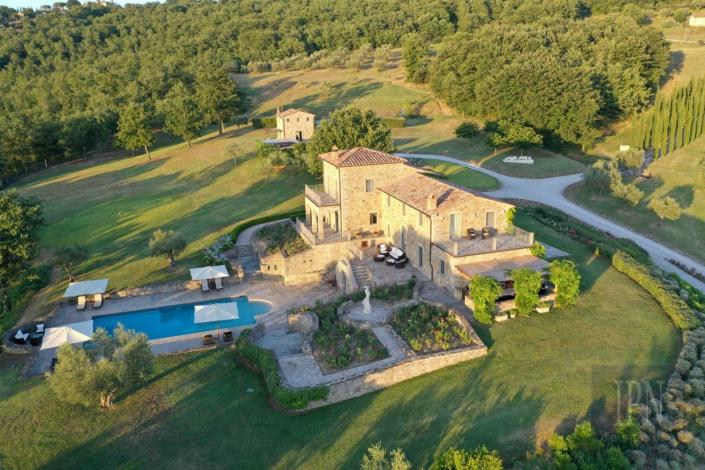 Image No.25-8 Bed Village House for sale